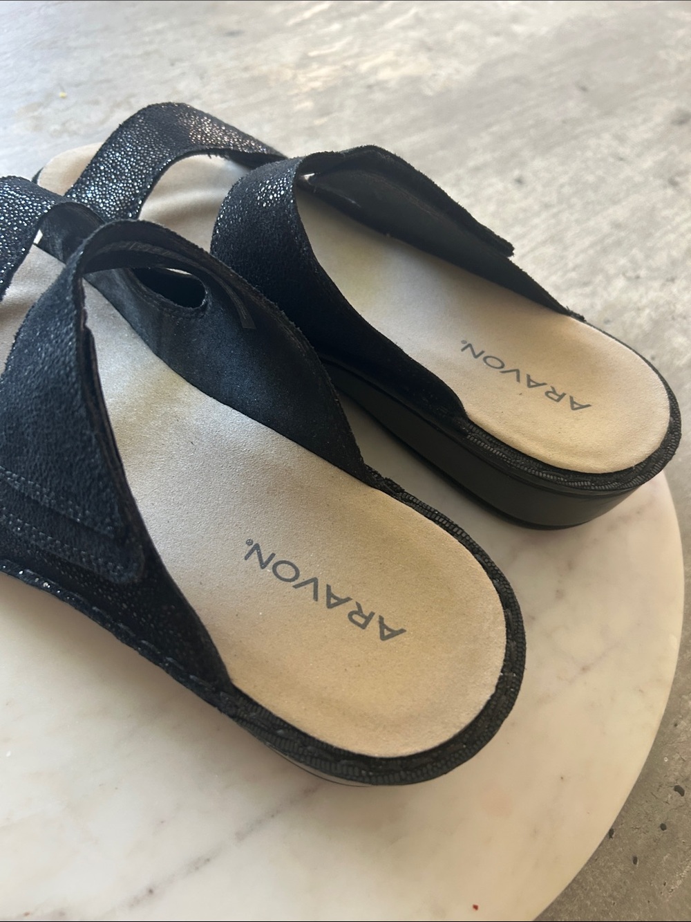Aravon Black Metallic Suede
Cambridge 2 Strap Sandal women’s size 10 - Picture 6 of 12